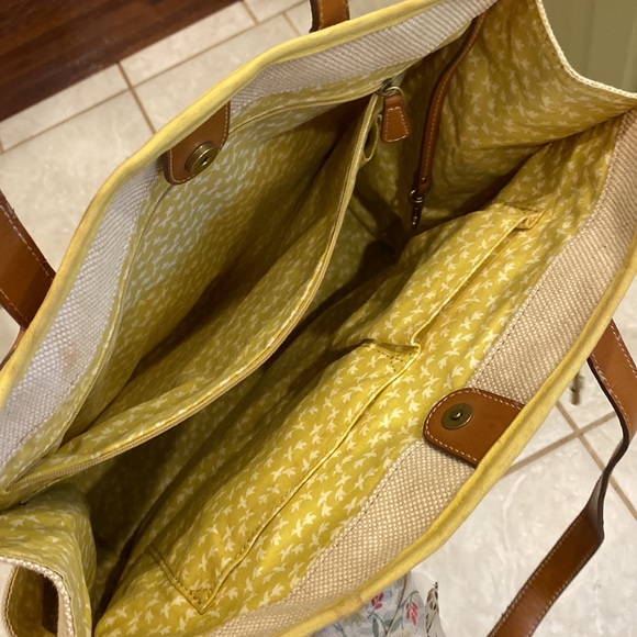 Fossil tote, 14x13x5”, canvas in pre-owned good condition with light spots - Picture 5 of 17